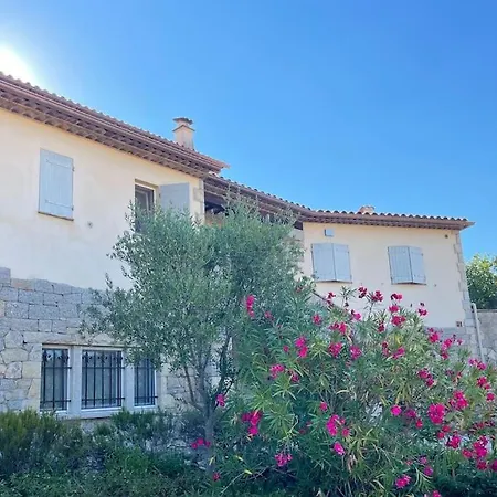 Charmante Avec Grande Piscine Au Calme Villa *