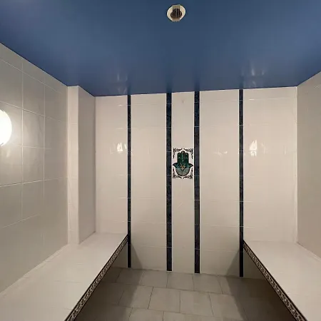 Charmante Avec Grande Piscine Au Calme *